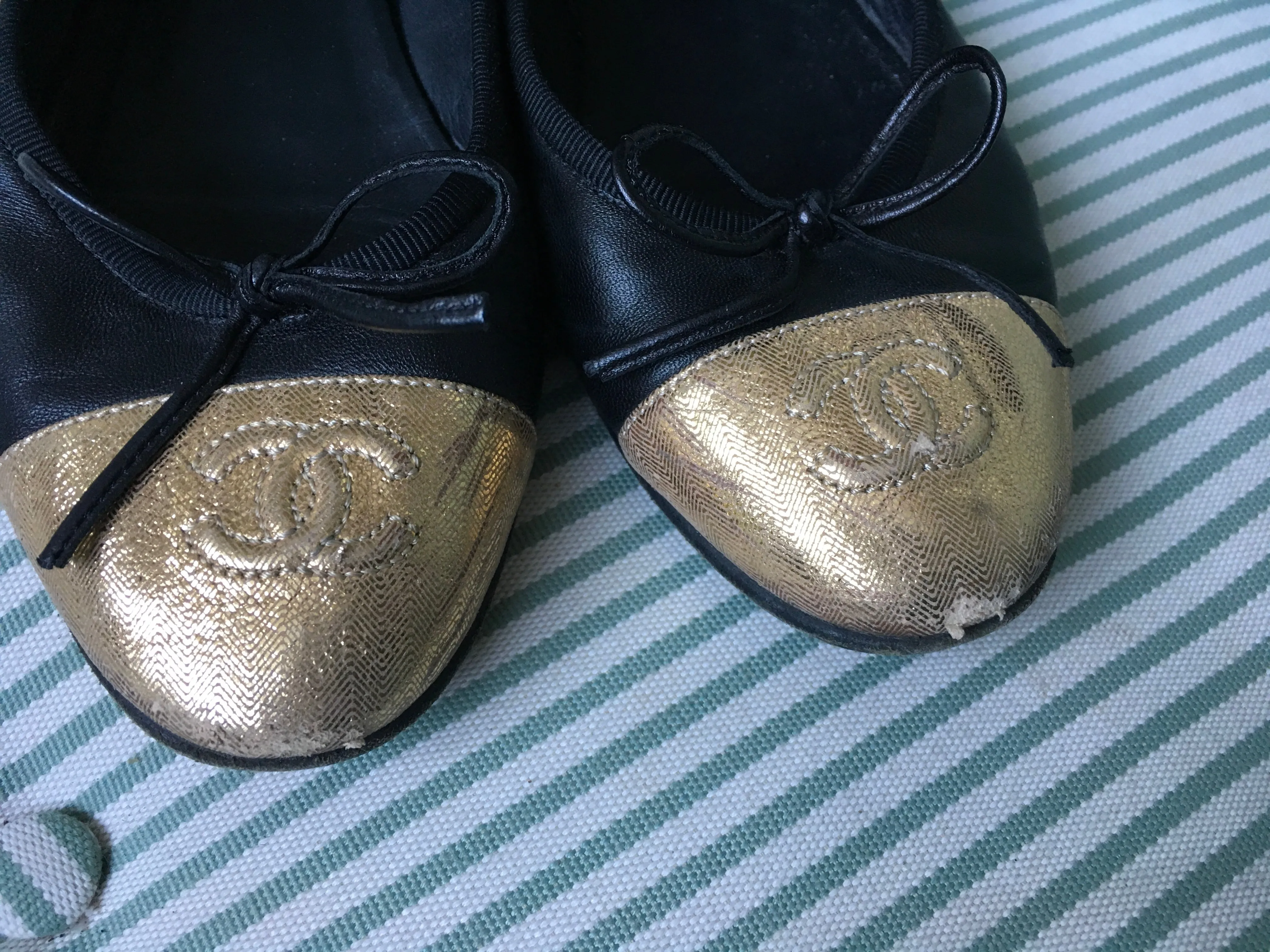 CHANEL LIMITED EDITION CC GOLD BLACK FLATS SHOES Ladies