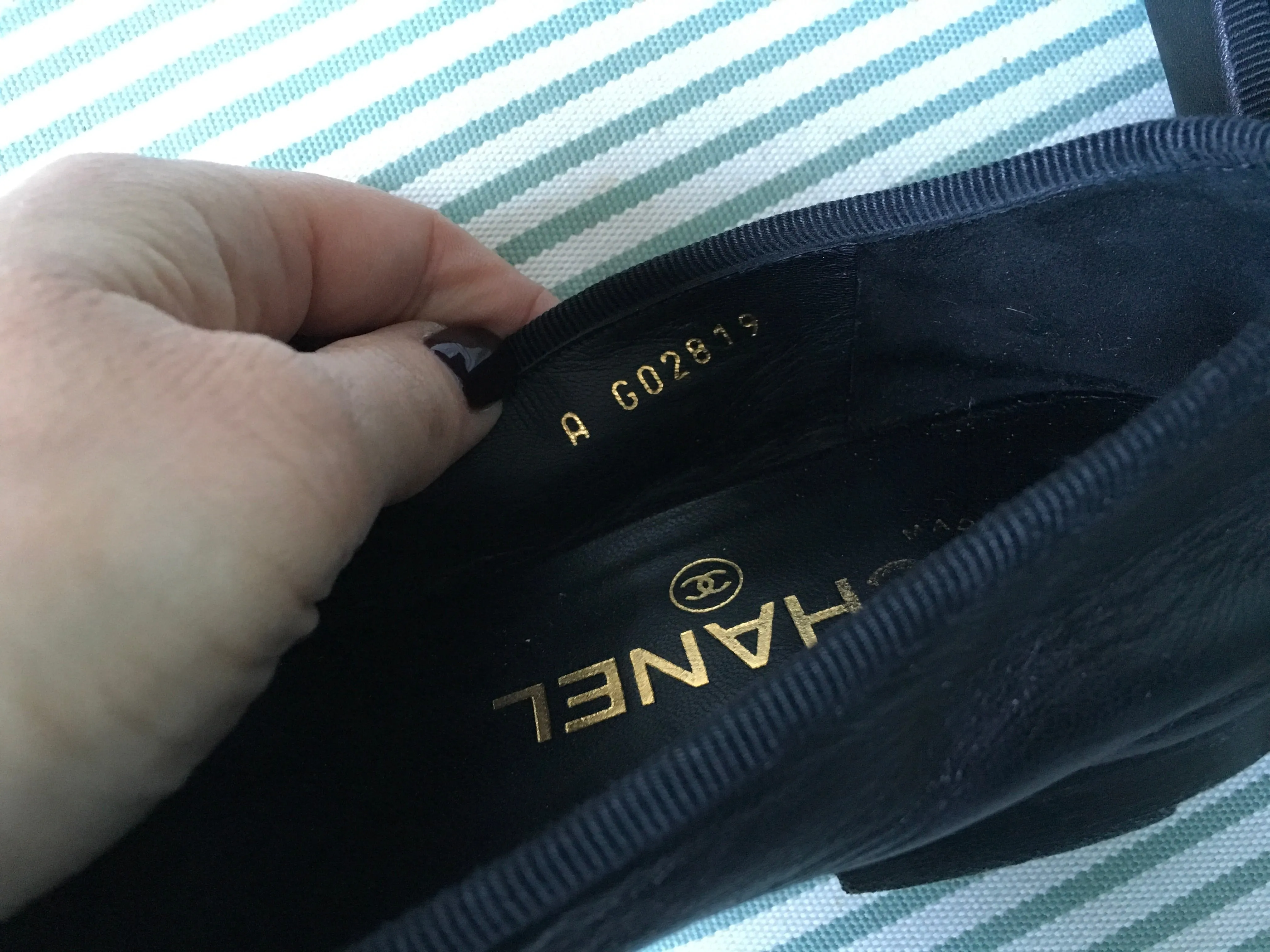 CHANEL LIMITED EDITION CC GOLD BLACK FLATS SHOES Ladies