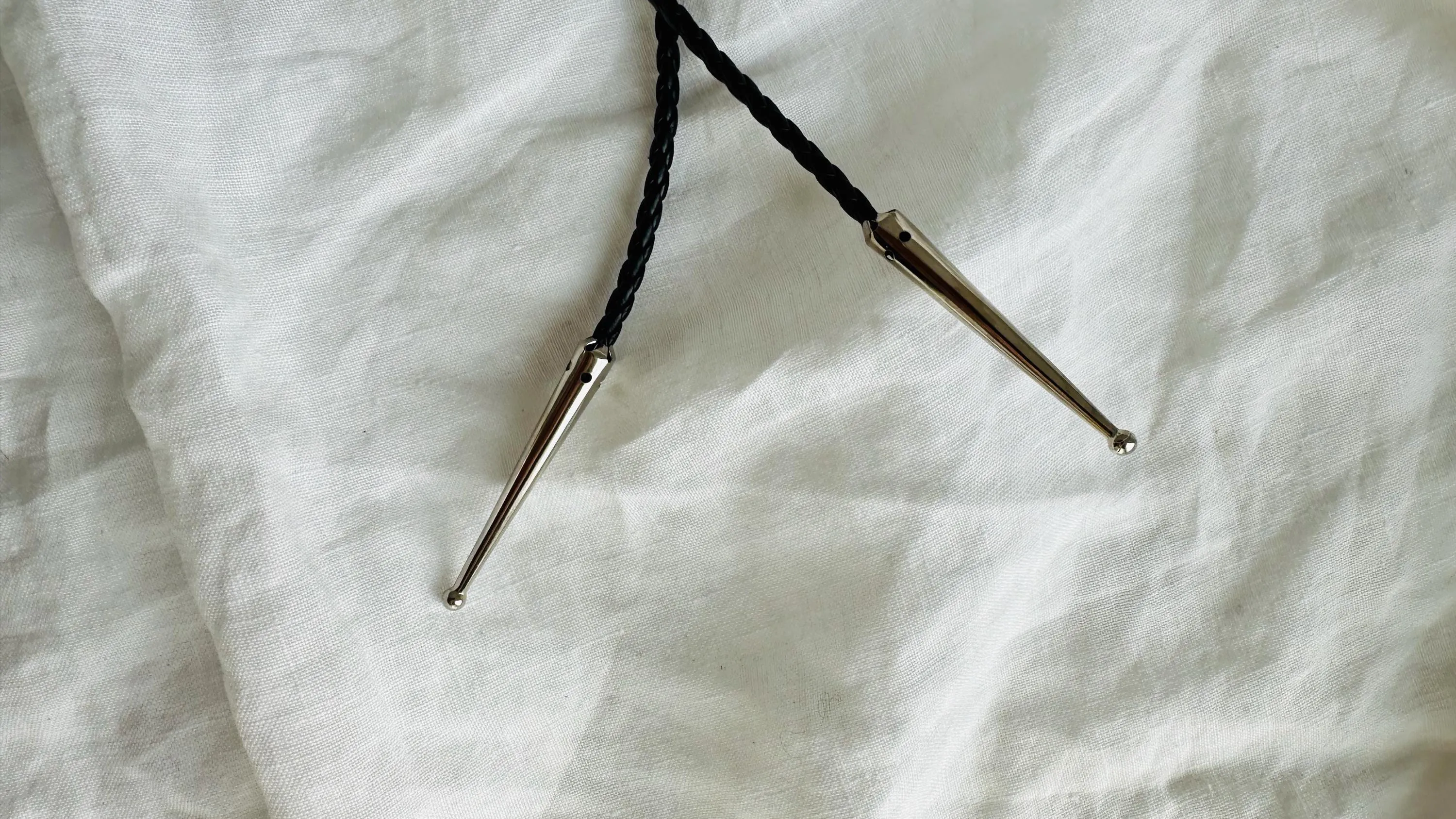 Kewa Pueblo Spiny Oyster Bolo Tie | Native American Jewelry | Handcrafted Artisan Gift | Santo Domingo Pueblo |Southwestern Accessories
