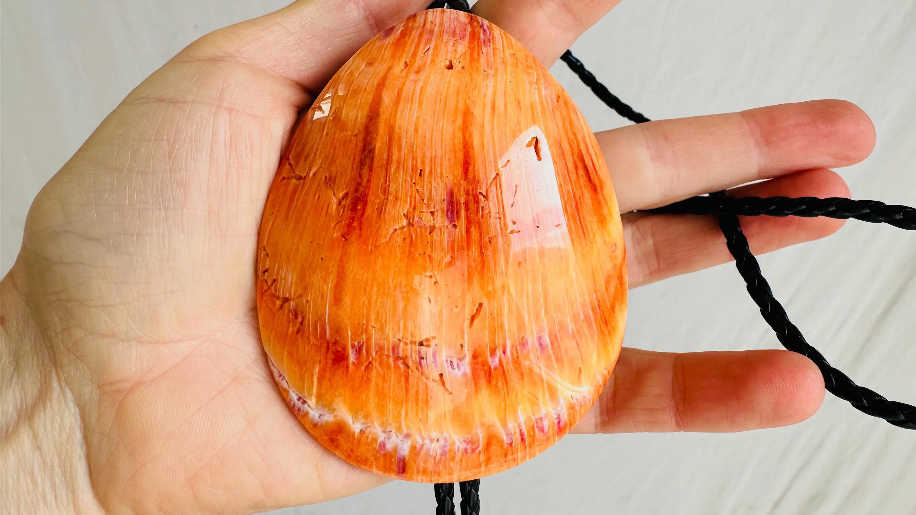 Kewa Pueblo Spiny Oyster Bolo Tie | Native American Jewelry | Handcrafted Artisan Gift | Santo Domingo Pueblo |Southwestern Accessories