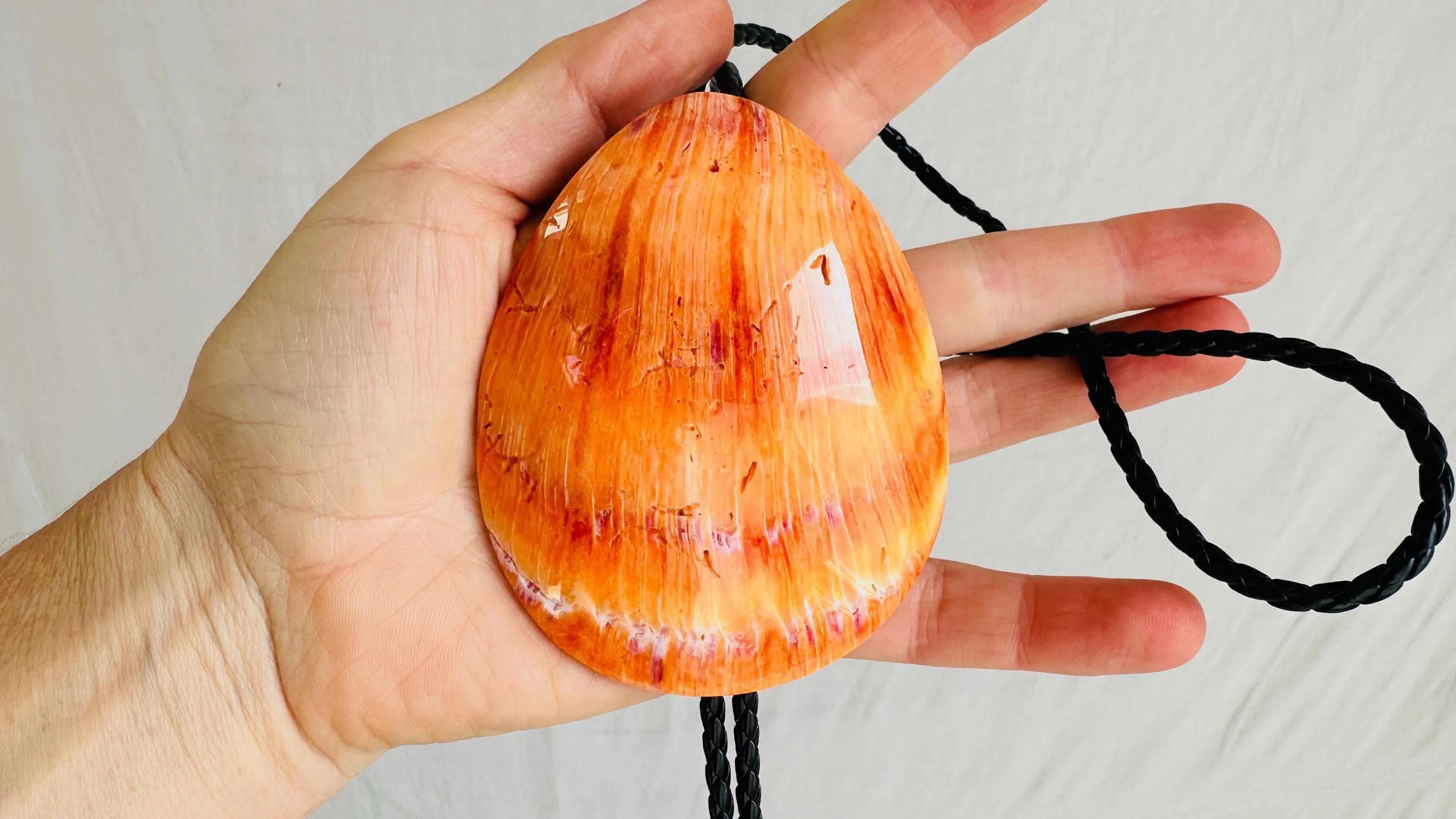 Kewa Pueblo Spiny Oyster Bolo Tie | Native American Jewelry | Handcrafted Artisan Gift | Santo Domingo Pueblo |Southwestern Accessories