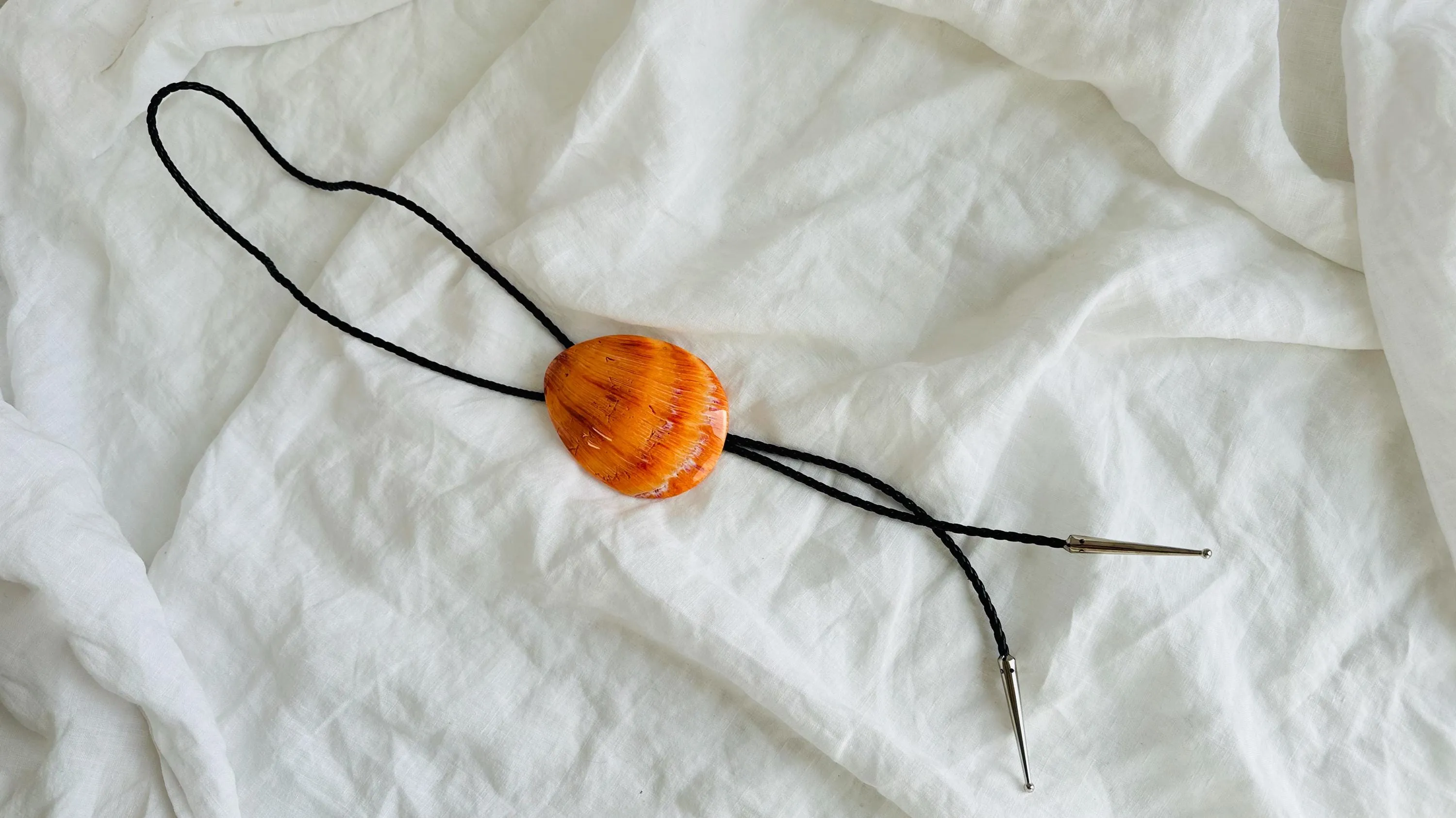 Kewa Pueblo Spiny Oyster Bolo Tie | Native American Jewelry | Handcrafted Artisan Gift | Santo Domingo Pueblo |Southwestern Accessories