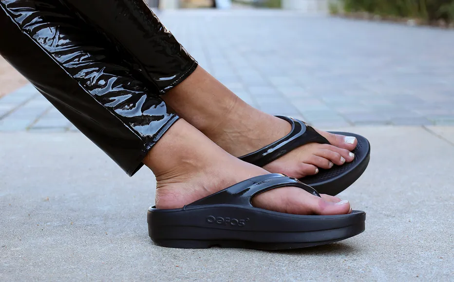 Women's OOmega Sandal - Black